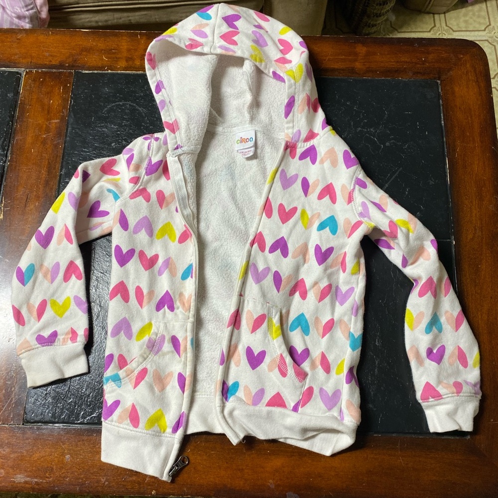girls size 6 zip up